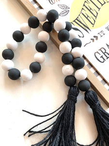 Black & White Rustic Beads Garland