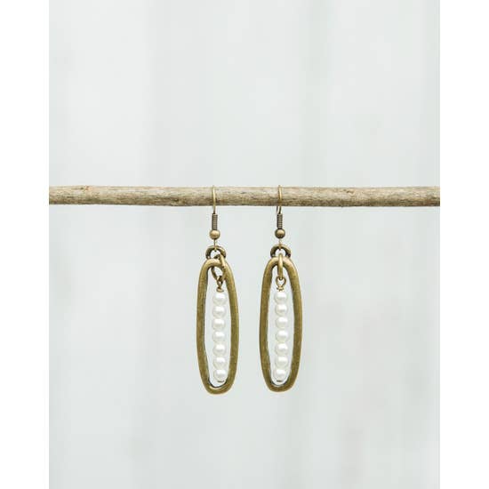 Skinny Oval with Pearl Earring - GoldenLadderInteriors