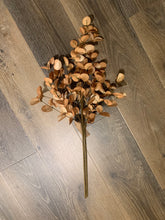 Load image into Gallery viewer, Tan Round Leaf Pick - GoldenLadderInteriors
