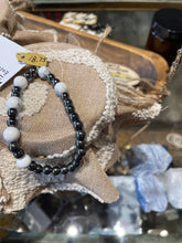 Load image into Gallery viewer, Beaded Jewlery - Ihana Creations
