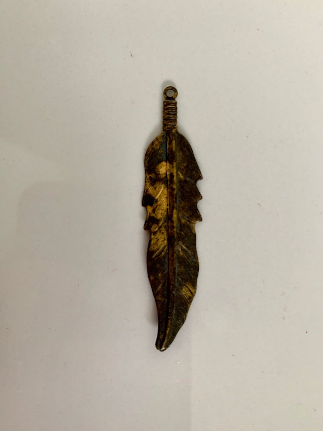 Metal Single Feather Embellishment - GoldenLadderInteriors