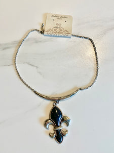 Fleur-De-Lis Necklace - GoldenLadderInteriors