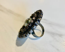 Load image into Gallery viewer, Black Flower Ring - GoldenLadderInteriors
