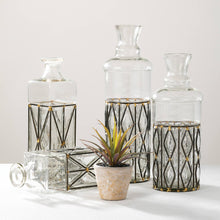 Load image into Gallery viewer, Wire glass vase
